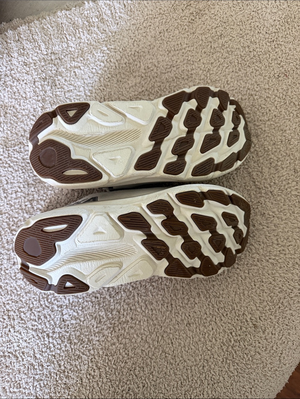 Hoka White/Light Gray Clifton 9 size 8 - Picture 3 of 5